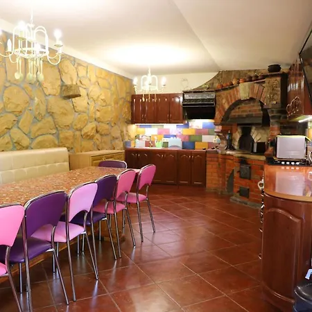 Apple House Tatil Evi Mykulychyn