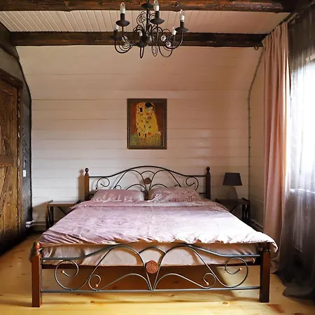 Apple House Mykulychyn