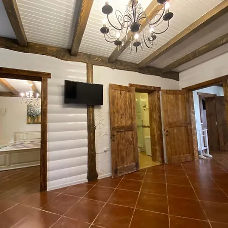 Apple House Tatil Evi Mykulychyn