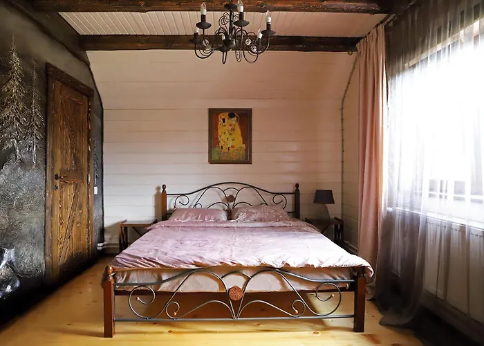 Apple House Mykulychyn